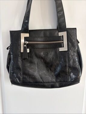 BACI Black Leather Shoulder Bag with Front Zip Pocket